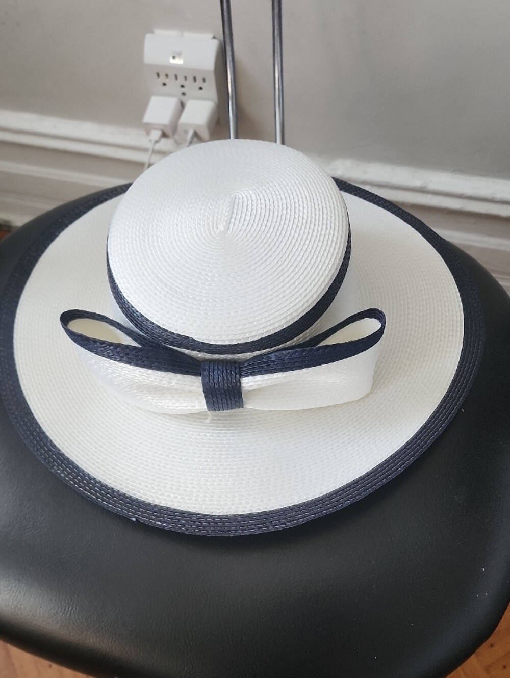 Classic White Straw Sun Hat with Black Trim and Bow. New Without Tag - Picture 14 of 14